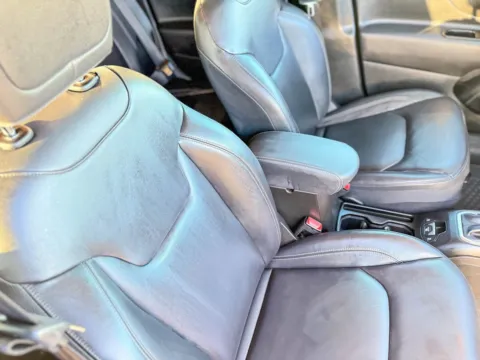 More photos of 2023 Jeep Renegade Limited at Champion Chrysler Dodge Jeep Ram, MS