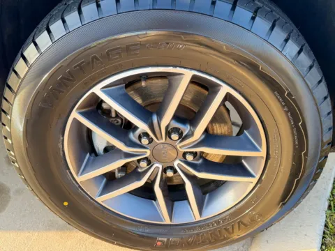 Another view of 2021 Jeep Grand Cherokee Limited for sale in Gulfport, MS at Champion Chrysler Dodge Jeep Ram