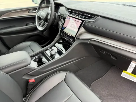 Another view of 2025 Jeep Grand Cherokee Limited for sale in Gulfport, MS at Champion Chrysler Dodge Jeep Ram