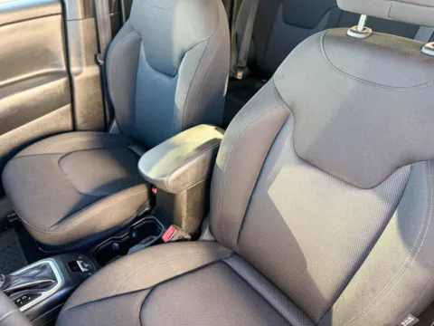 More photos of 2023 Jeep Renegade Latitude at Champion Chrysler Dodge Jeep Ram, MS