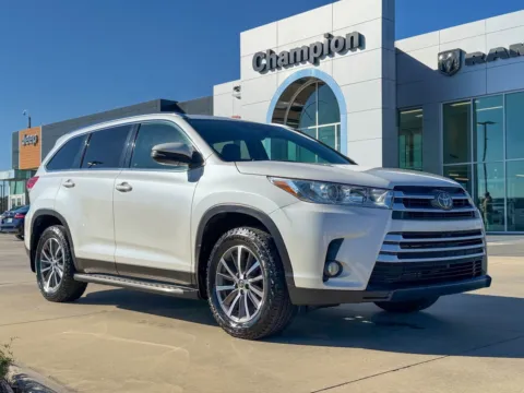 White 2019 Toyota Highlander for sale in Gulfport, MS