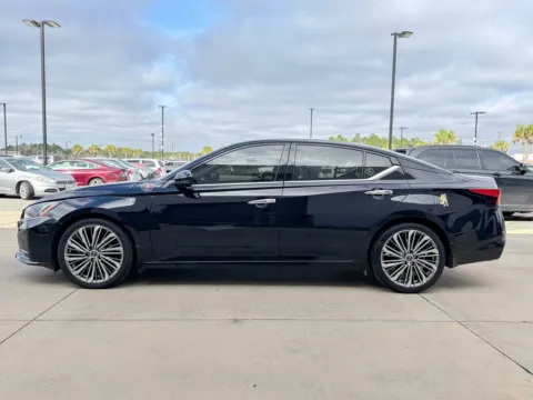 More photos of 2023 Nissan Altima 2.5 SL at Champion Chrysler Dodge Jeep Ram, MS