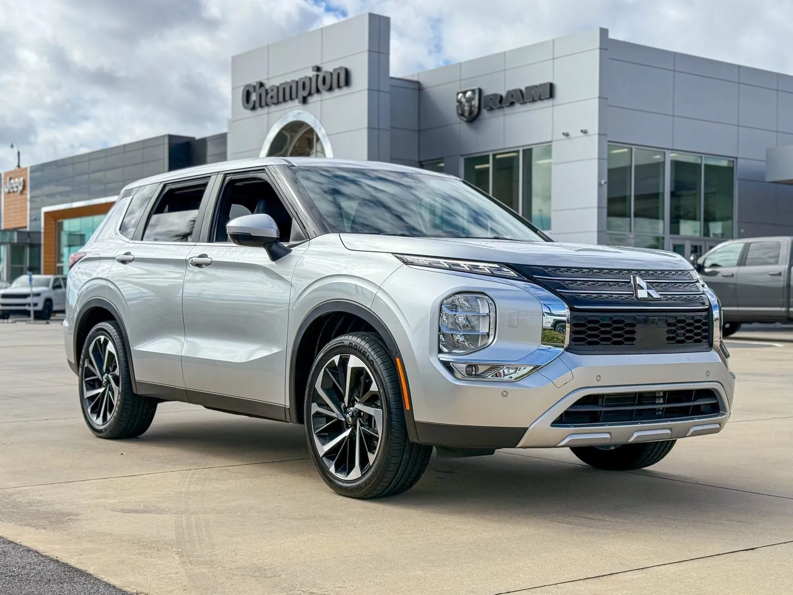 Silver 2024 Mitsubishi Outlander for sale in Gulfport, MS