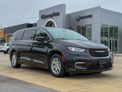 Black 2023 Chrysler Pacifica Touring L for sale in Gulfport, MS