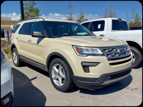 Beige 2018 Ford Explorer XLT for sale in Gulfport, MS