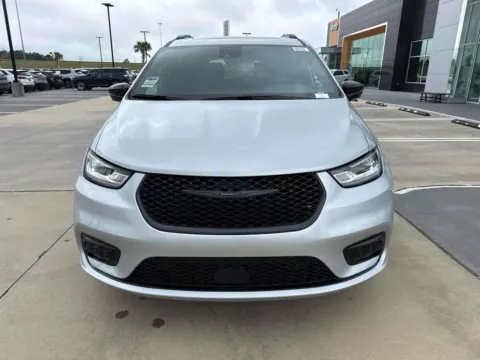 Photos of 2026 Chrysler Pacifica Limited for sale in Gulfport, MS at Champion Chrysler Dodge Jeep Ram
