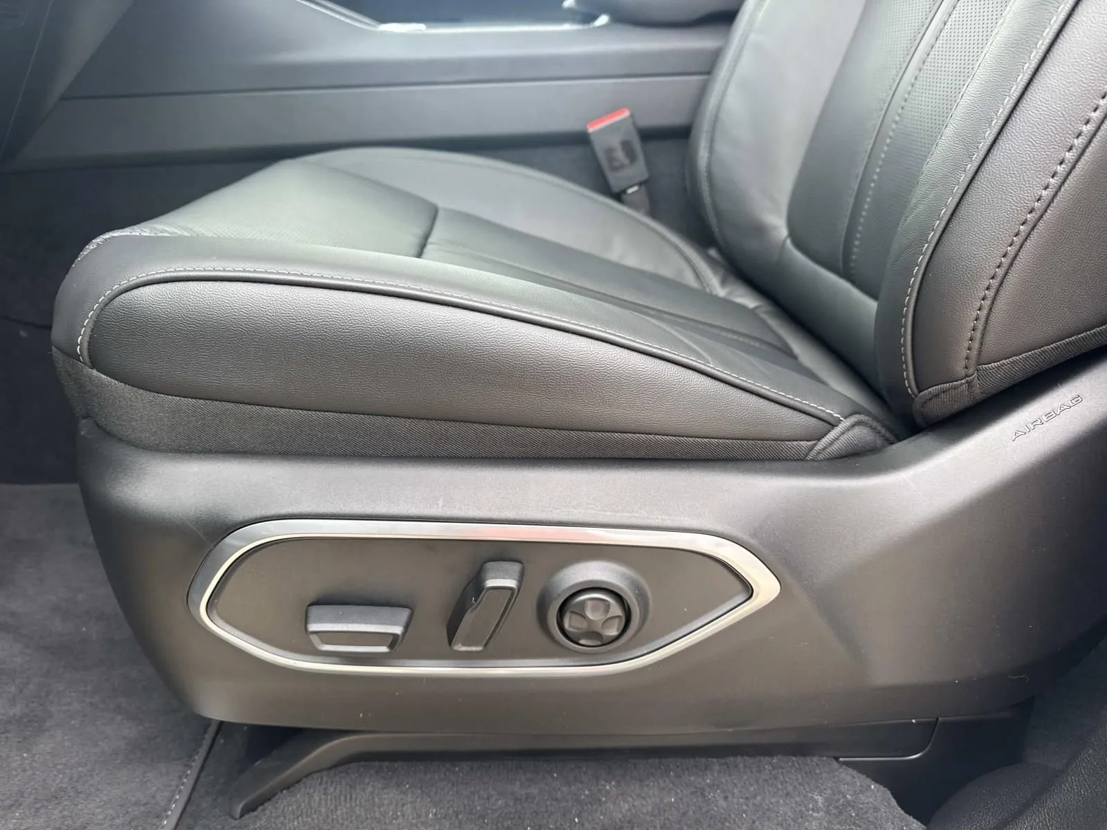 2026 Jeep Grand Wagoneer Upland - Photo 17