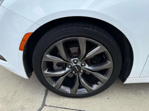 More photos of 2015 Chrysler 200 S at Champion Chrysler Dodge Jeep Ram, MS