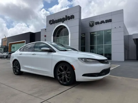 White 2015 Chrysler 200 S for sale in Gulfport, MS