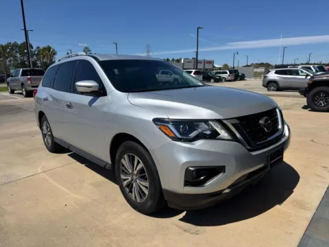 Silver 2020 Nissan Pathfinder SL for sale in Gulfport, MS