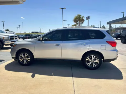 More photos of 2020 Nissan Pathfinder SL at Champion Chrysler Dodge Jeep Ram, MS