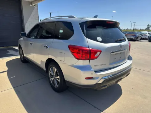 More photos of 2020 Nissan Pathfinder SL at Champion Chrysler Dodge Jeep Ram, MS