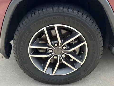 More photos of 2021 Jeep Grand Cherokee Limited at Champion Chrysler Dodge Jeep Ram, MS