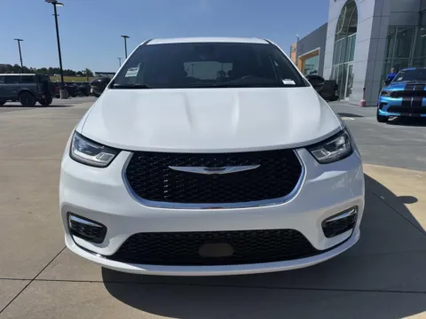 Photos of 2026 Chrysler Pacifica Select for sale in Gulfport, MS at Champion Chrysler Dodge Jeep Ram