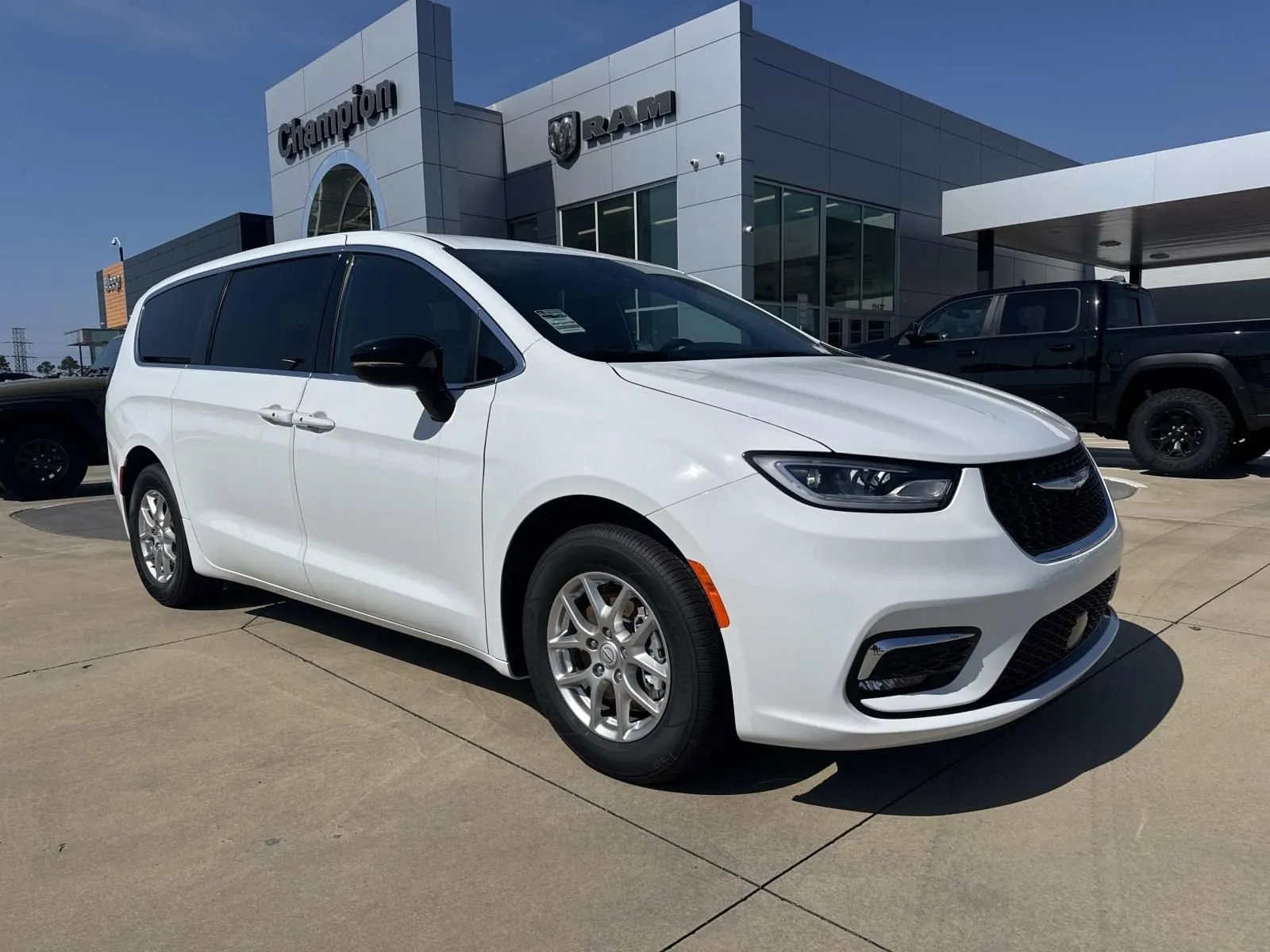 White 2026 Chrysler Pacifica Select for sale in Gulfport, MS