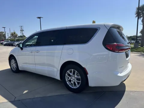 More photos of 2026 Chrysler Pacifica Select at Champion Chrysler Dodge Jeep Ram, MS