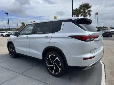 More photos of 2023 Mitsubishi Outlander SE at Champion Chrysler Dodge Jeep Ram, MS