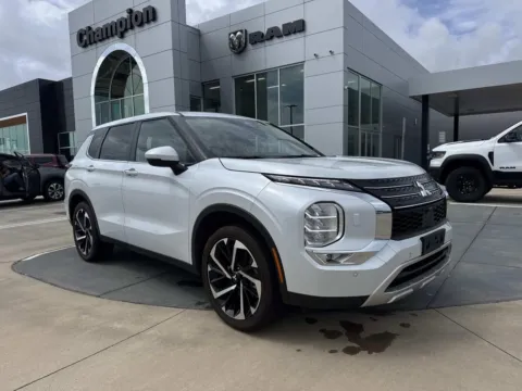 White 2023 Mitsubishi Outlander for sale in Gulfport, MS