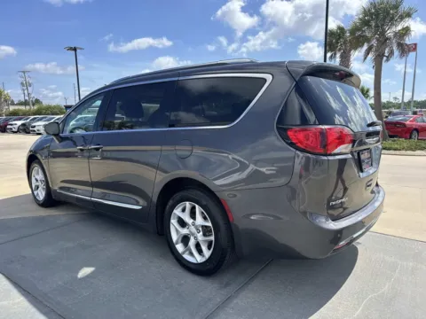 More photos of 2020 Chrysler Pacifica Limited at Champion Chrysler Dodge Jeep Ram, MS