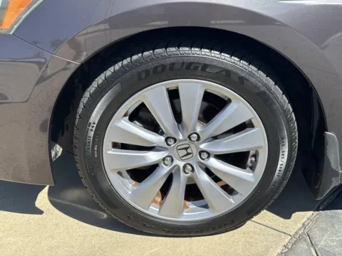 More photos of 2011 Honda Accord Sdn EX-L at Champion Chrysler Dodge Jeep Ram, MS