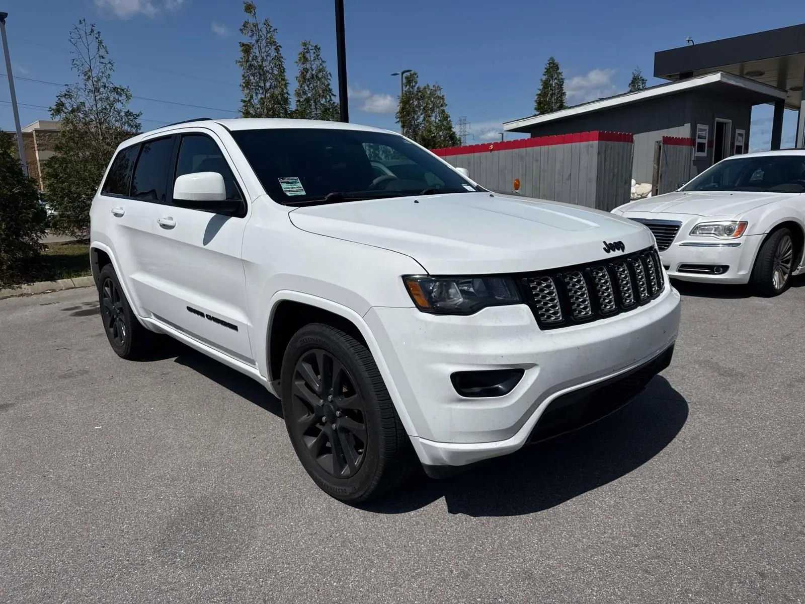 White 2017 Jeep Grand Cherokee Altitude for sale in Gulfport, MS