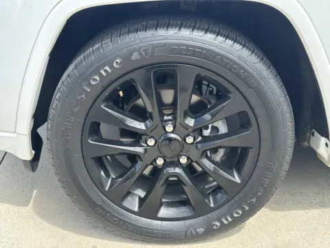 More photos of 2017 Jeep Grand Cherokee Altitude at Champion Chrysler Dodge Jeep Ram, MS