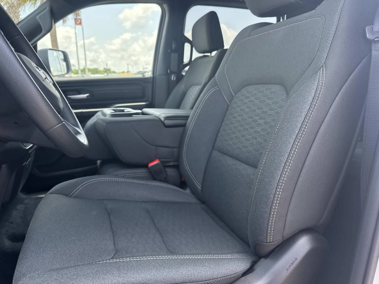 2026 RAM 1500 Express - Photo 15