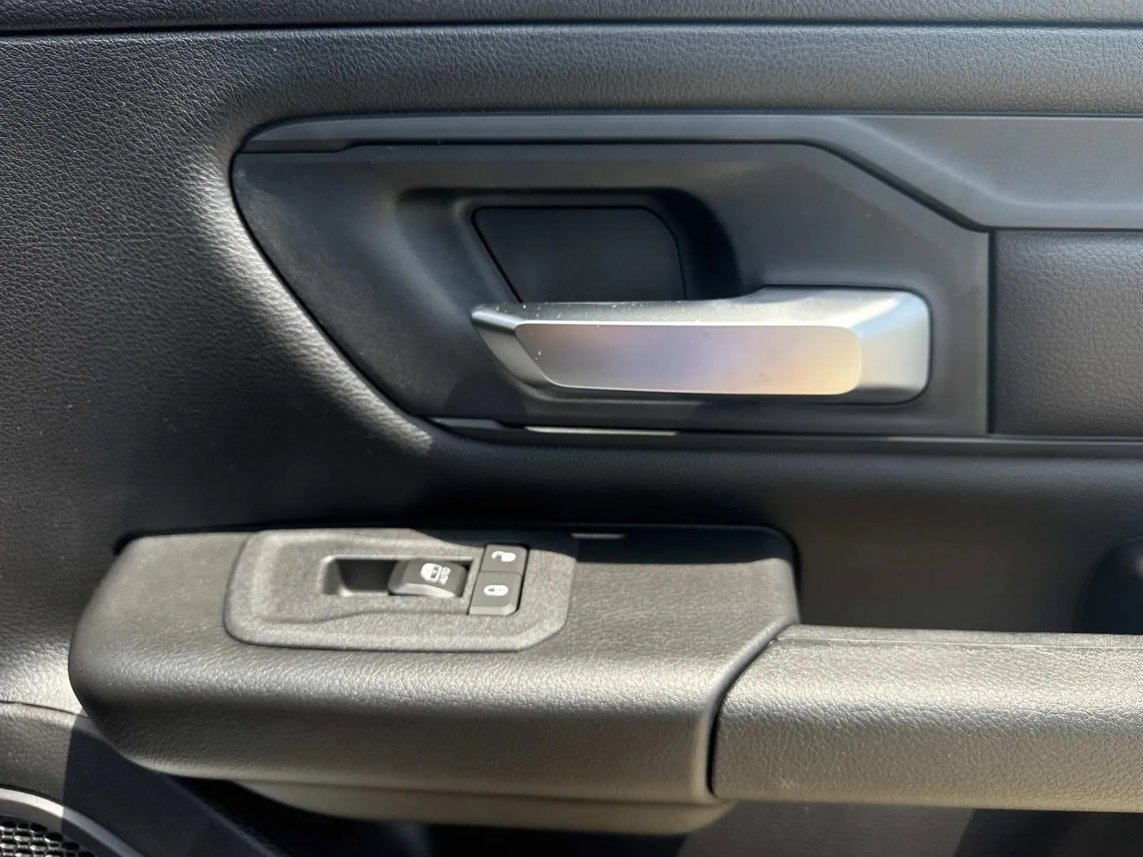 2026 RAM 1500 Express - Photo 14