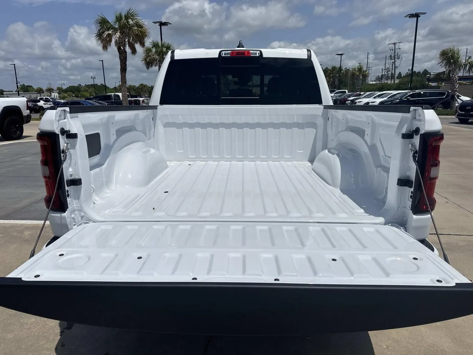 2026 RAM 1500 Express - Photo 8