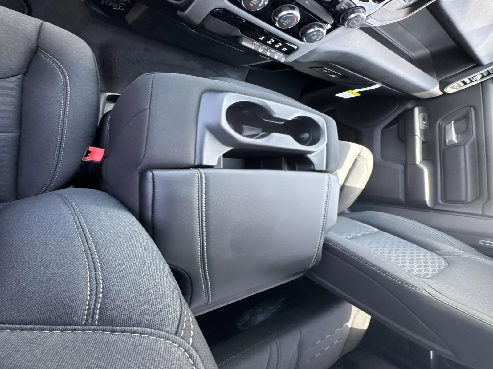 2026 RAM 1500 Express - Photo 24