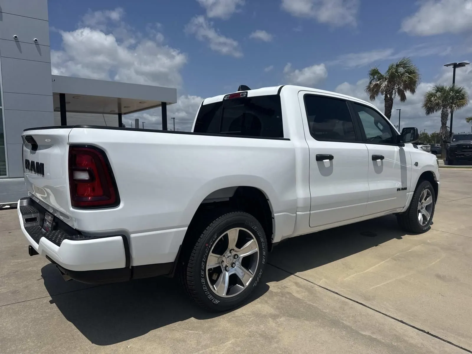 2026 RAM 1500 Express - Photo 7