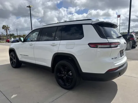More photos of 2023 Jeep Grand Cherokee L Limited at Champion Chrysler Dodge Jeep Ram, MS