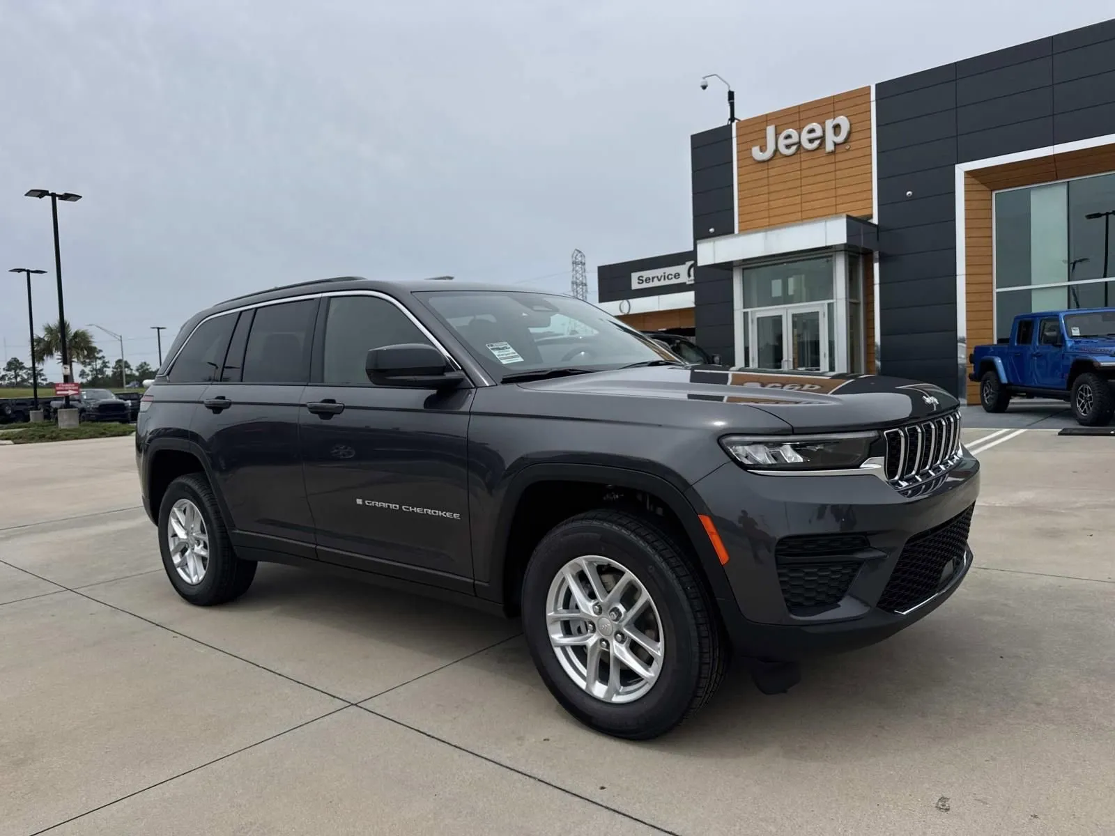 Gray 2026 Jeep Grand Cherokee Laredo for sale in Gulfport, MS