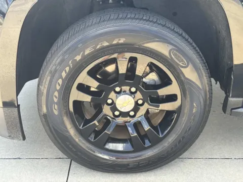 More photos of 2017 Chevrolet Tahoe LT at Champion Chrysler Dodge Jeep Ram, MS