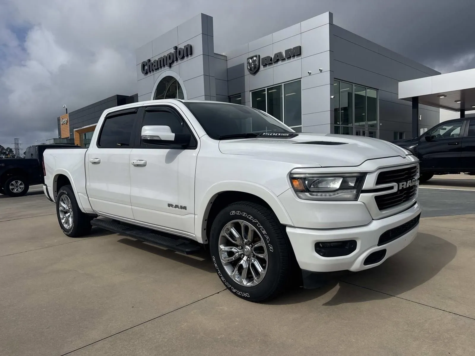 2019 RAM 1500 Laramie Crew Cab 5'7's photo