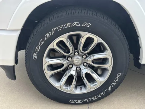 More photos of 2019 Ram 1500 Laramie at Champion Chrysler Dodge Jeep Ram, MS