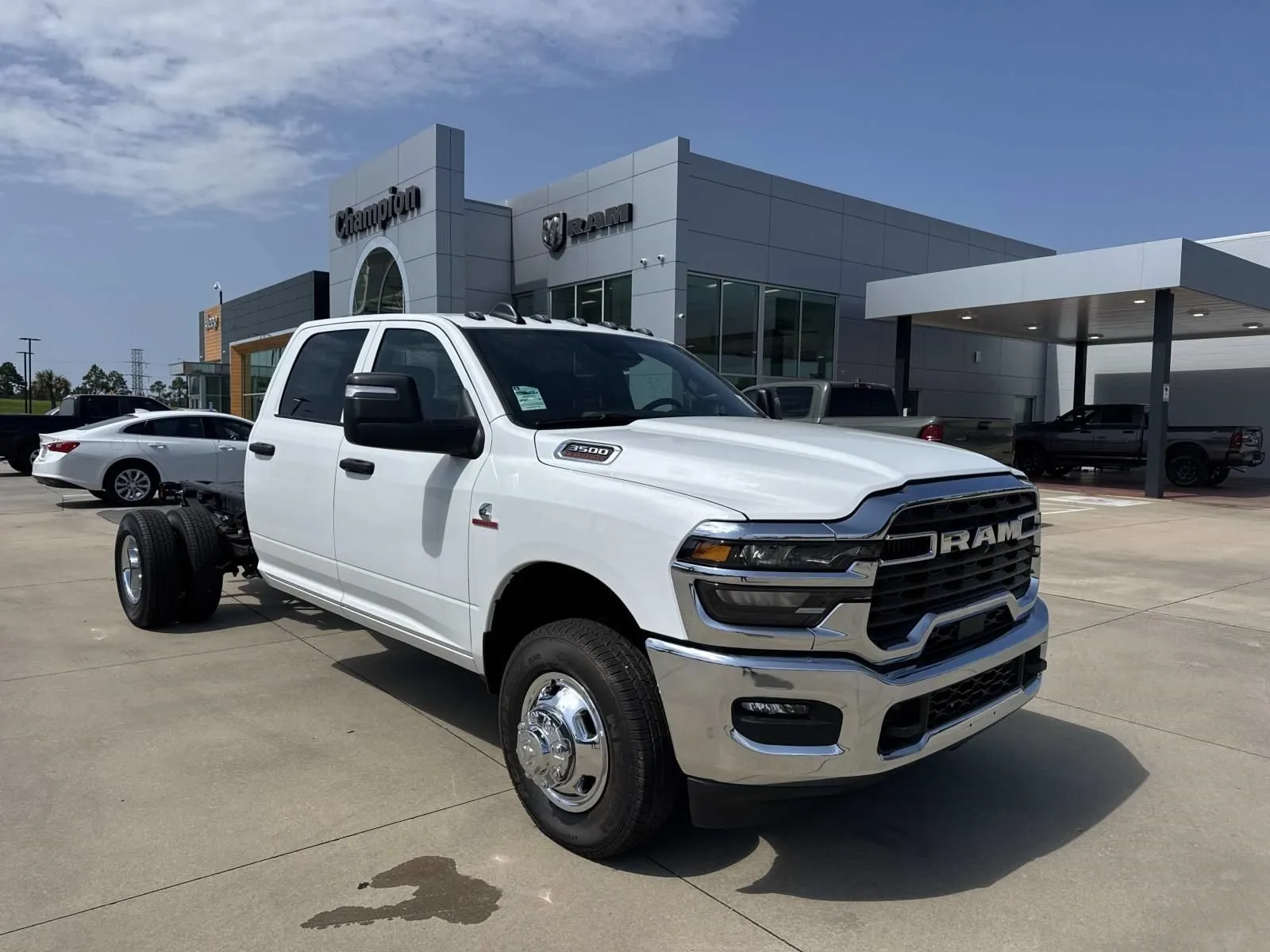 White 2026 Ram 3500 Chassis Cab Tradesman for sale in Gulfport, MS