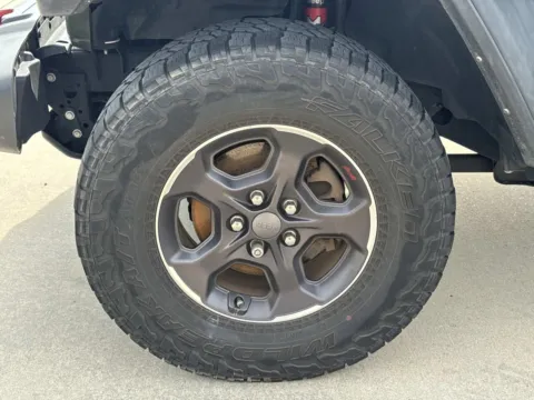 More photos of 2021 Jeep Gladiator Rubicon at Champion Chrysler Dodge Jeep Ram, MS