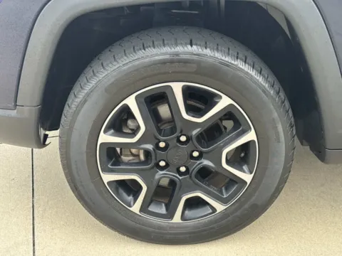 More photos of 2019 Jeep Compass Trailhawk at Champion Chrysler Dodge Jeep Ram, MS