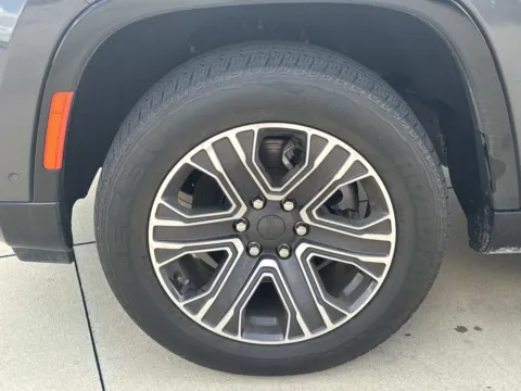 More photos of 2024 Jeep Wagoneer Series II at Champion Chrysler Dodge Jeep Ram, MS
