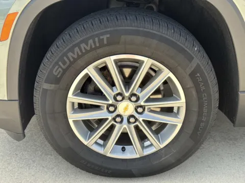 More photos of 2023 Chevrolet Traverse LT Cloth at Champion Chrysler Dodge Jeep Ram, MS