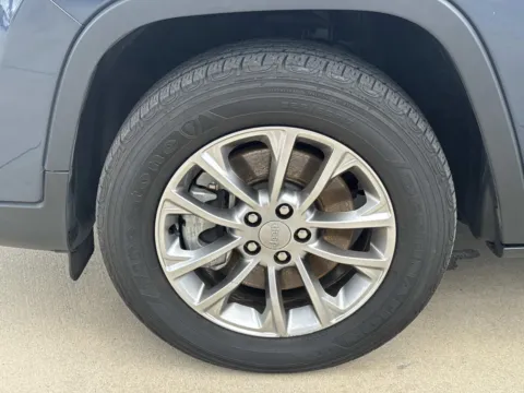 More photos of 2021 Jeep Cherokee Latitude Lux at Champion Chrysler Dodge Jeep Ram, MS