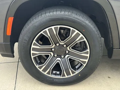 More photos of 2024 Jeep Wagoneer Series II at Champion Chrysler Dodge Jeep Ram, MS
