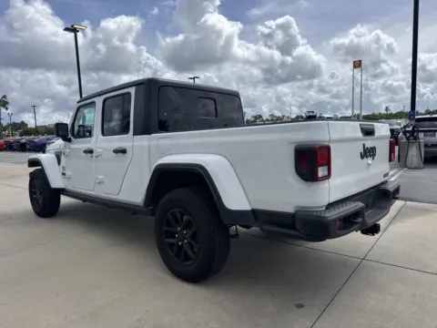 More photos of 2023 Jeep Gladiator Freedom at Champion Chrysler Dodge Jeep Ram, MS