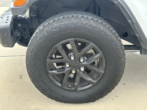 More photos of 2023 Jeep Gladiator Freedom at Champion Chrysler Dodge Jeep Ram, MS