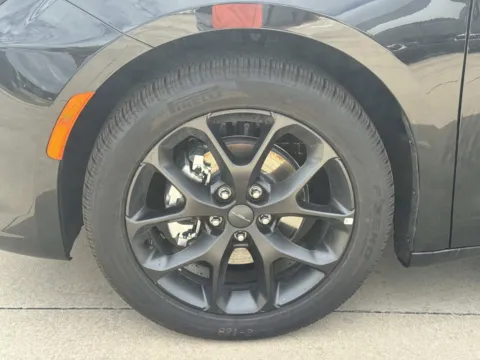 More photos of 2027 Chrysler Pacifica Limited at Champion Chrysler Dodge Jeep Ram, MS
