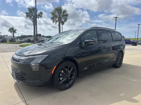 Another view of 2027 Chrysler Pacifica Limited for sale in Gulfport, MS at Champion Chrysler Dodge Jeep Ram
