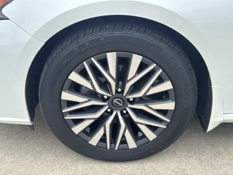 More photos of 2023 Nissan Altima 2.5 SV at Champion Chrysler Dodge Jeep Ram, MS
