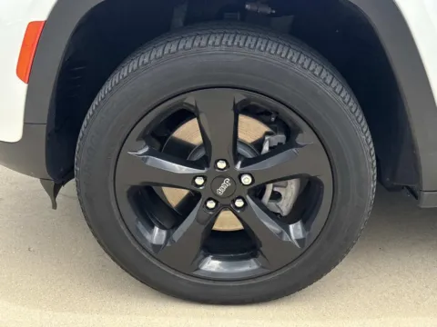 More photos of 2022 Jeep Grand Cherokee 4xe at Champion Chrysler Dodge Jeep Ram, MS