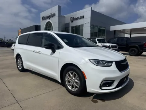 White 2024 Chrysler Pacifica Touring L for sale in Gulfport, MS